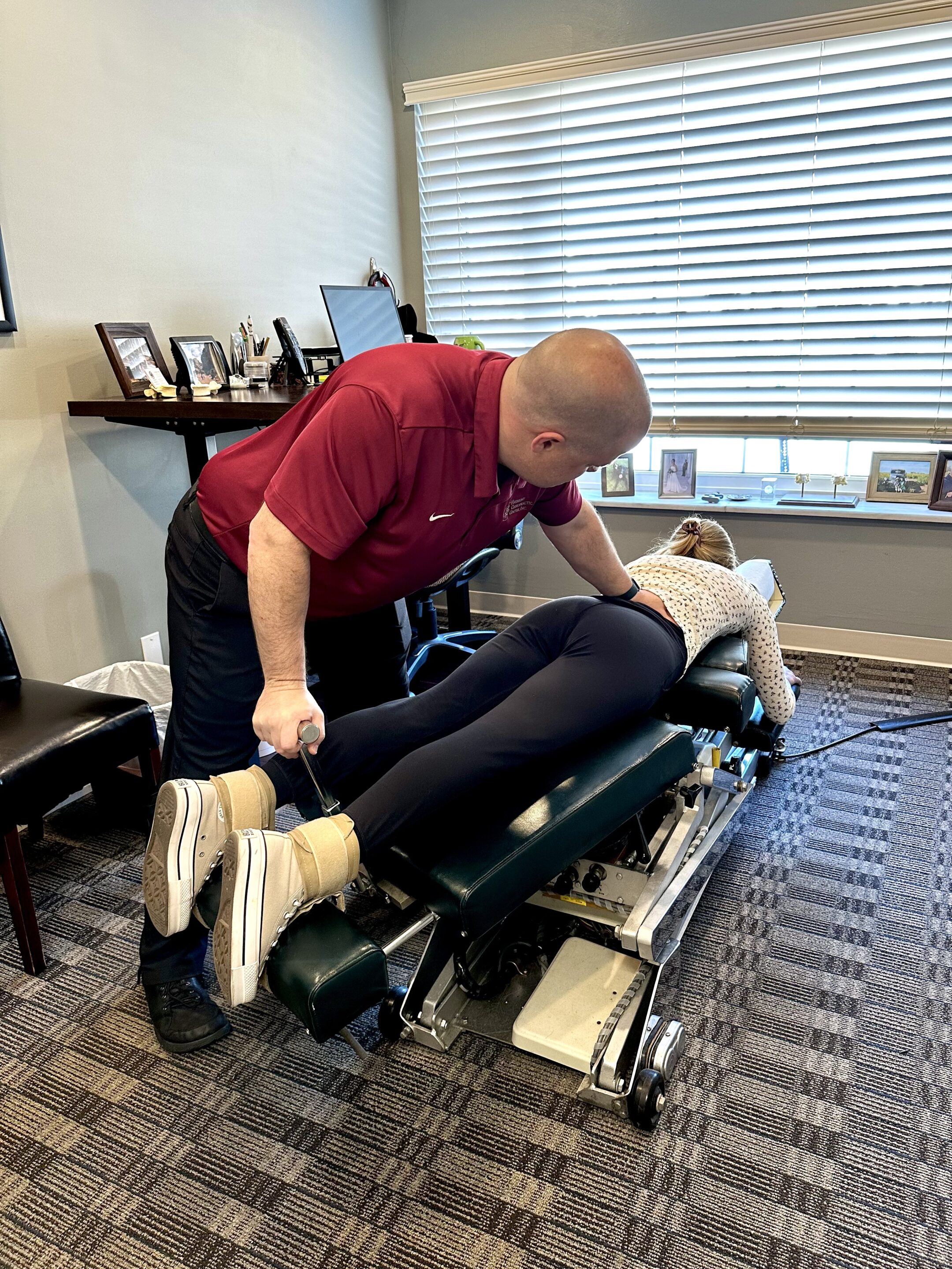 Flexion distraction therapy